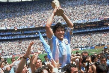 Όταν ο Diego Maradona κάρφωσε σε γήπεδο Μπάσκετ (video)
